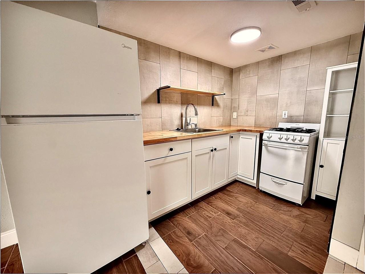 133 Oyster Bay Cir #370 - Photo 4 of 22