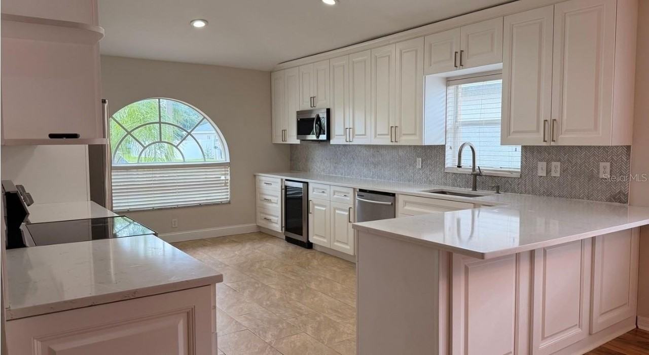 31352 Golden Gate Dr - Photo 3 of 19