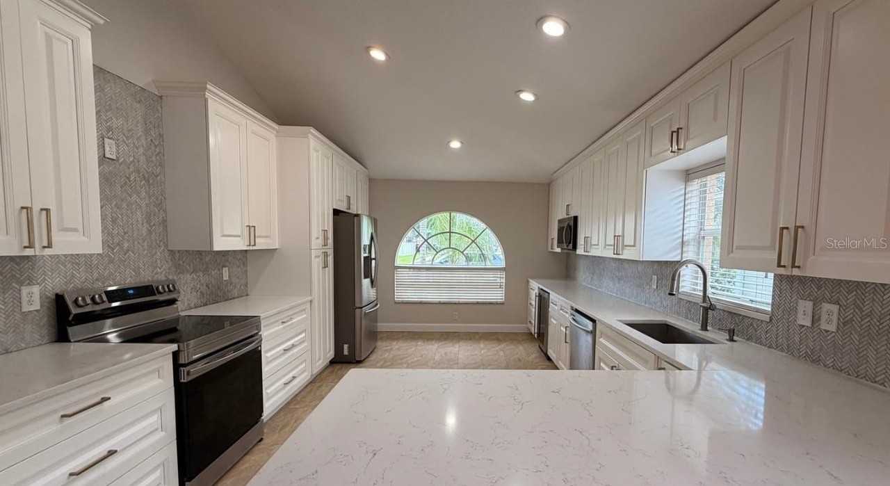 31352 Golden Gate Dr - Photo 4 of 19