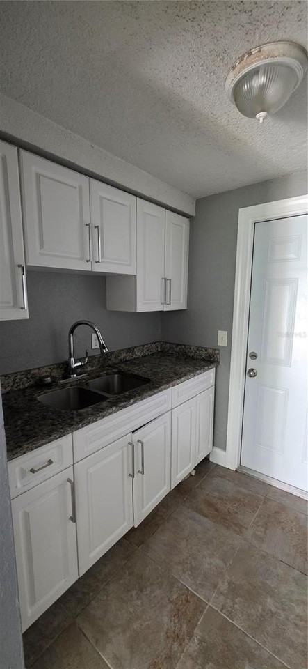 1308 E Yukon St #B - Photo 6 of 12
