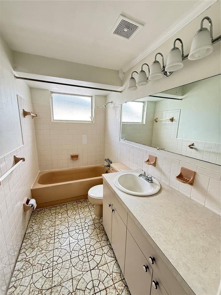 4216 Hillsdale Dr - Photo 2 of 10