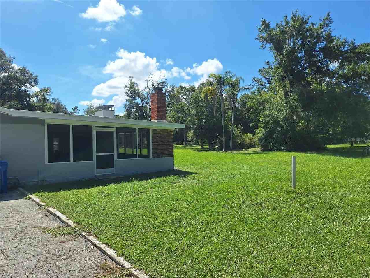 7606 Van Dyke Rd - Photo 4 of 21