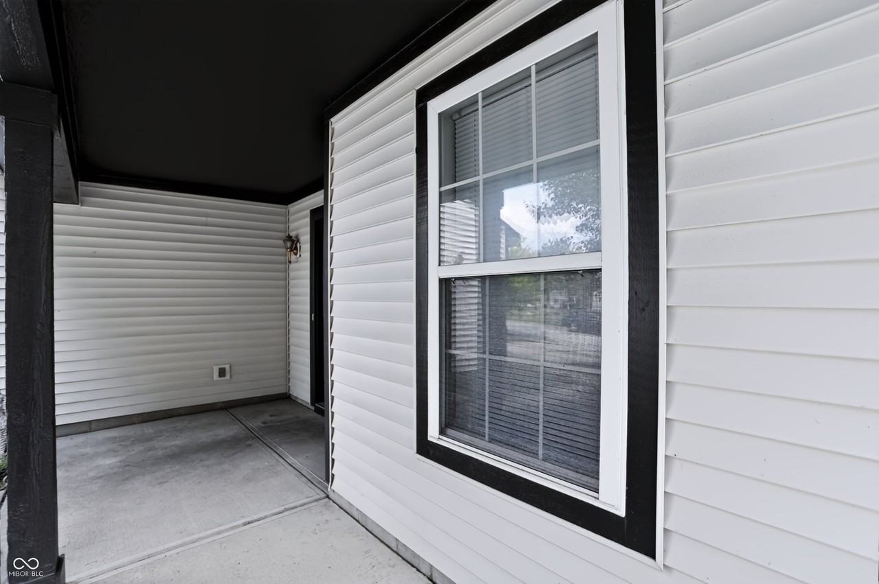 5439 Lake Boggs St - Photo 5 of 50