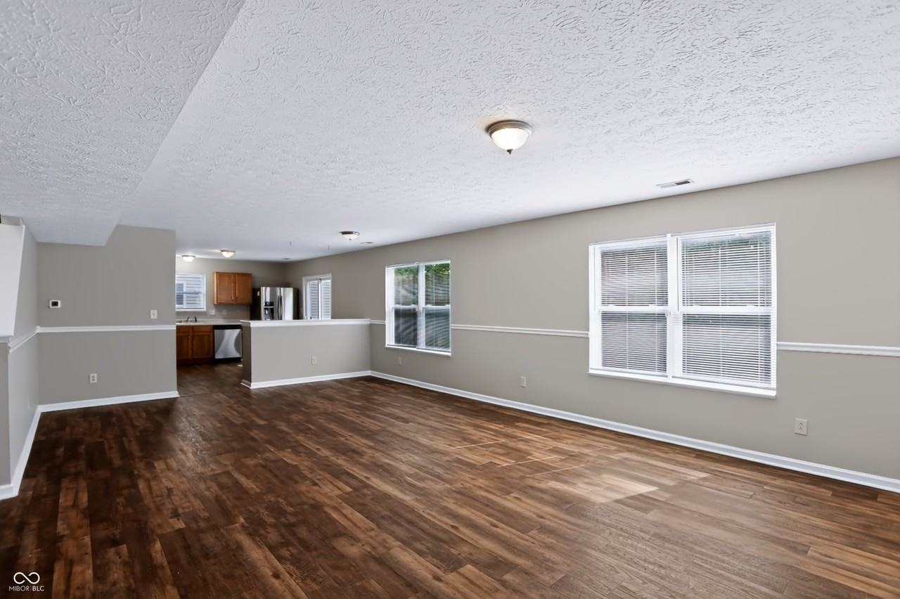 5439 Lake Boggs St - Photo 6 of 50
