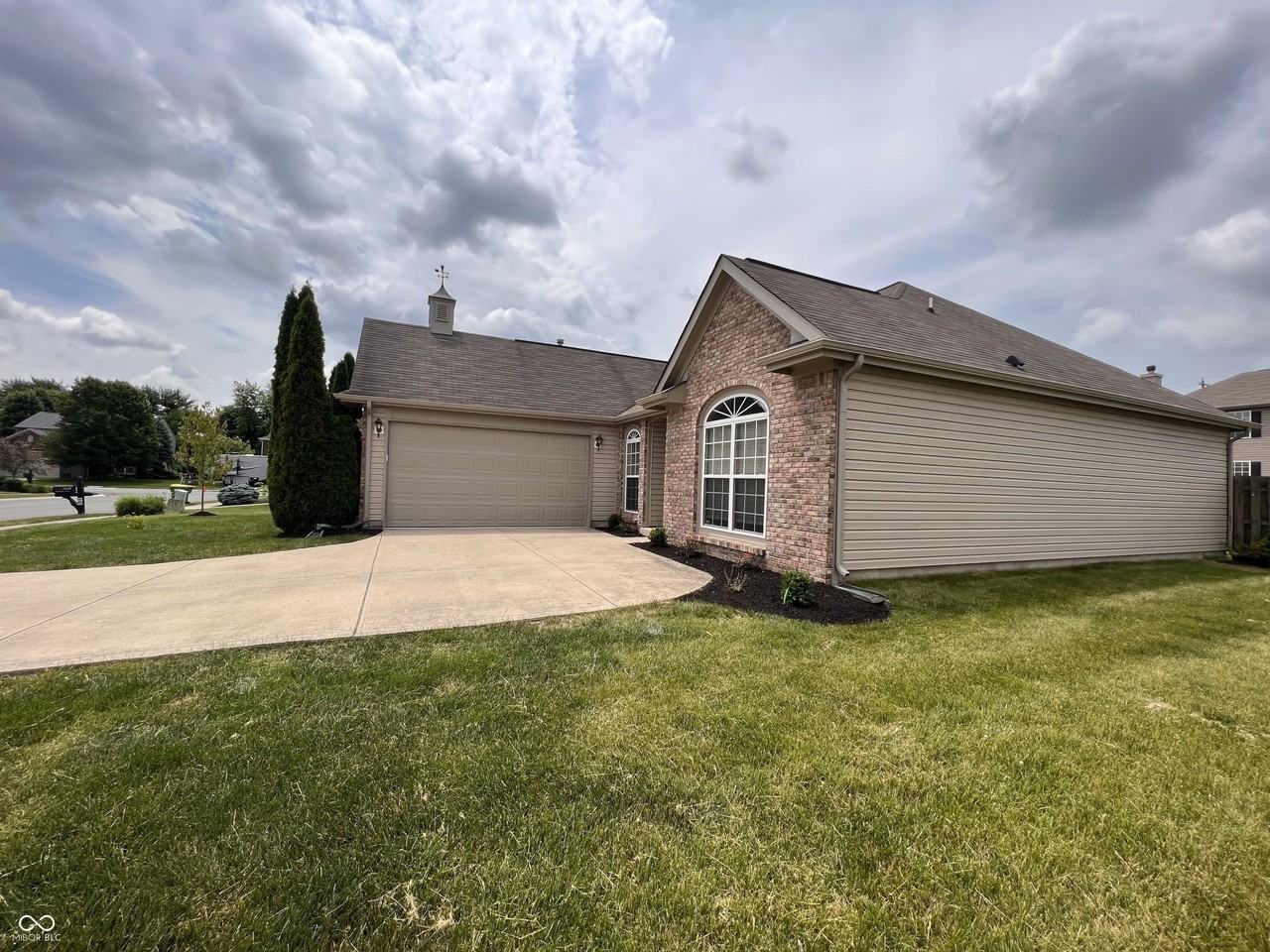 12972 Brookdale Dr - Photo 2 of 17