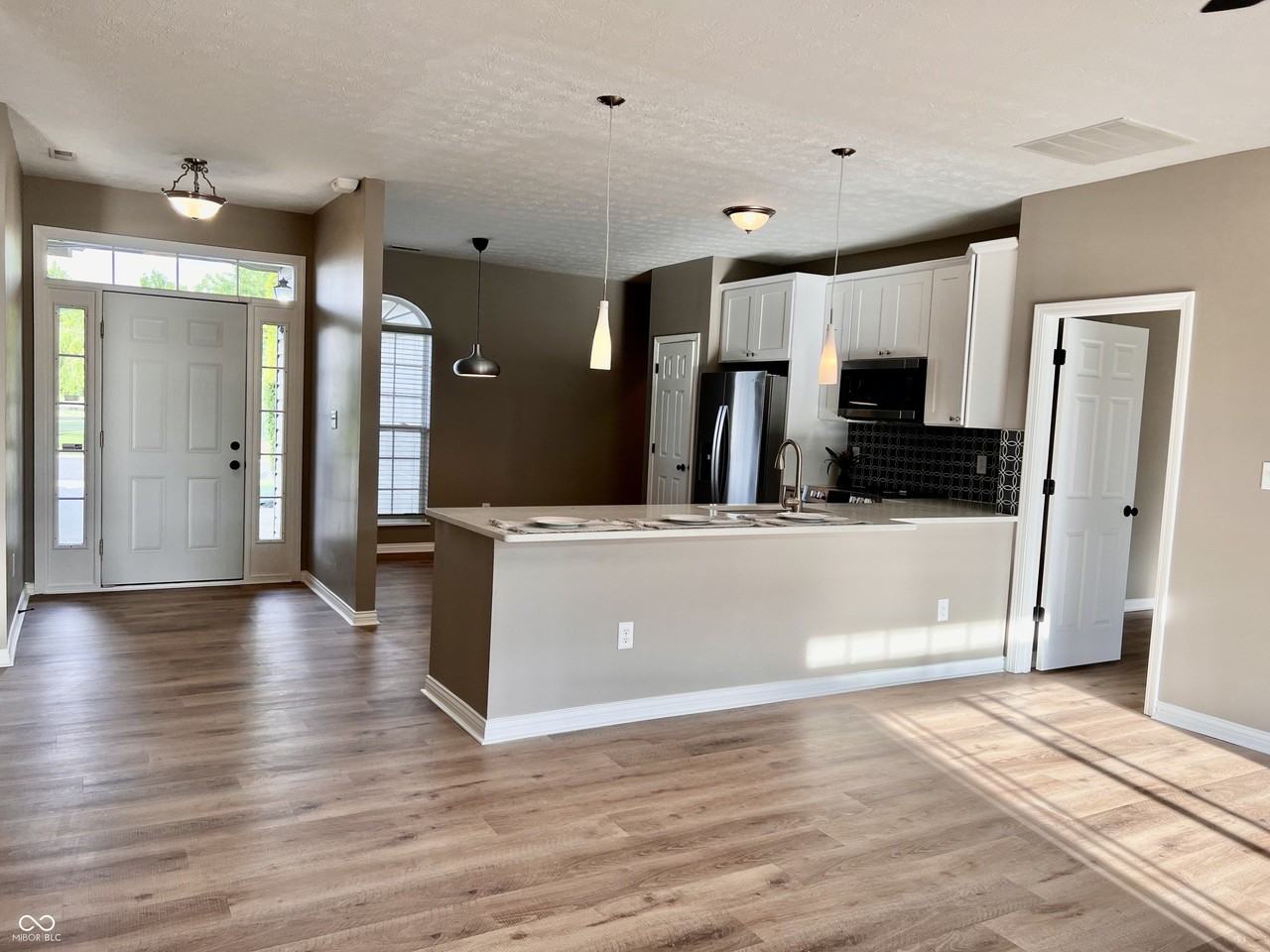 12972 Brookdale Dr - Photo 3 of 17