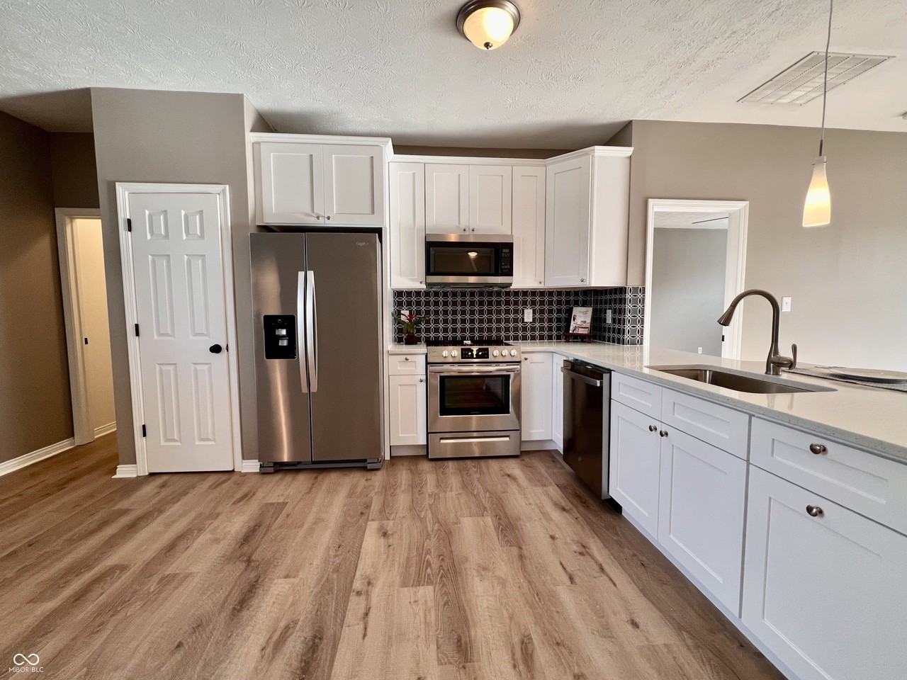 12972 Brookdale Dr - Photo 6 of 17