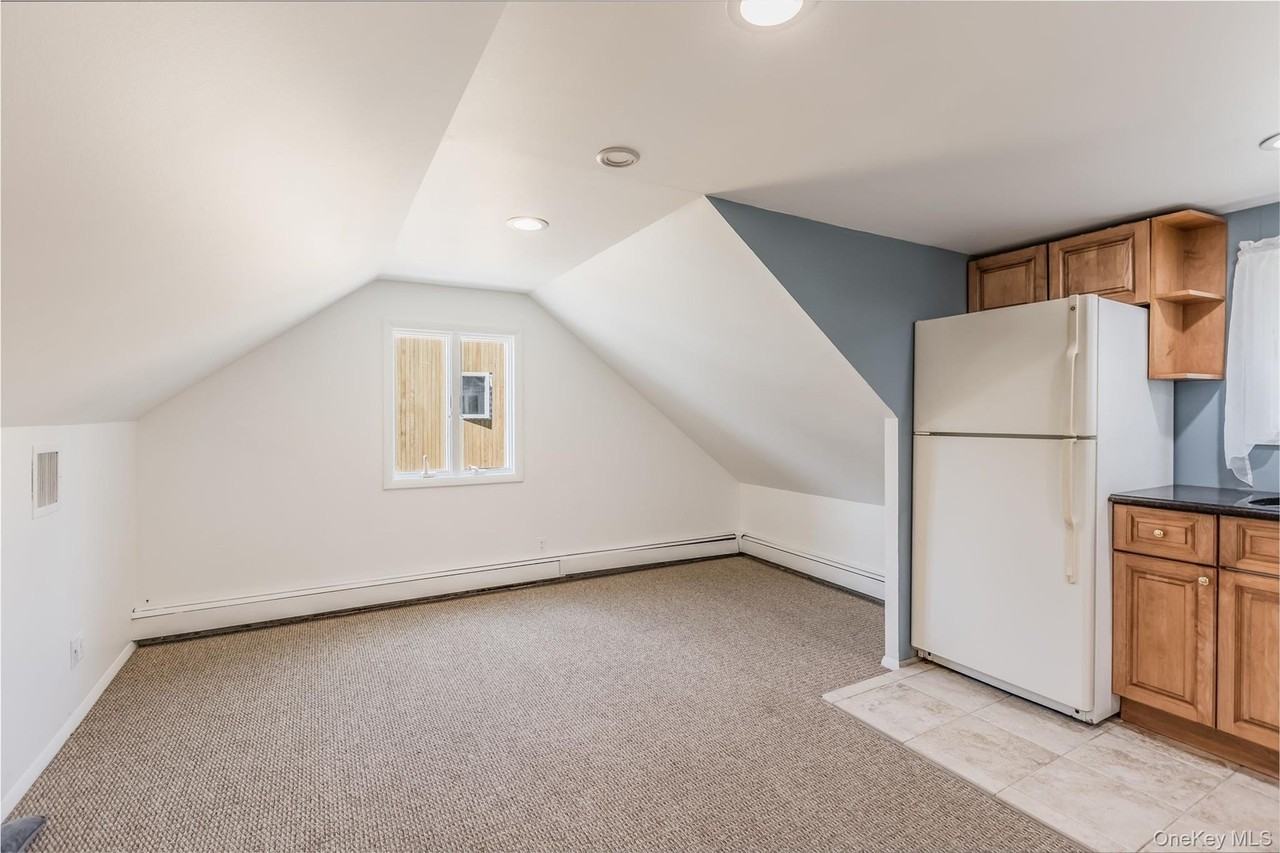 306 5th Ave - Photo 3 of 10