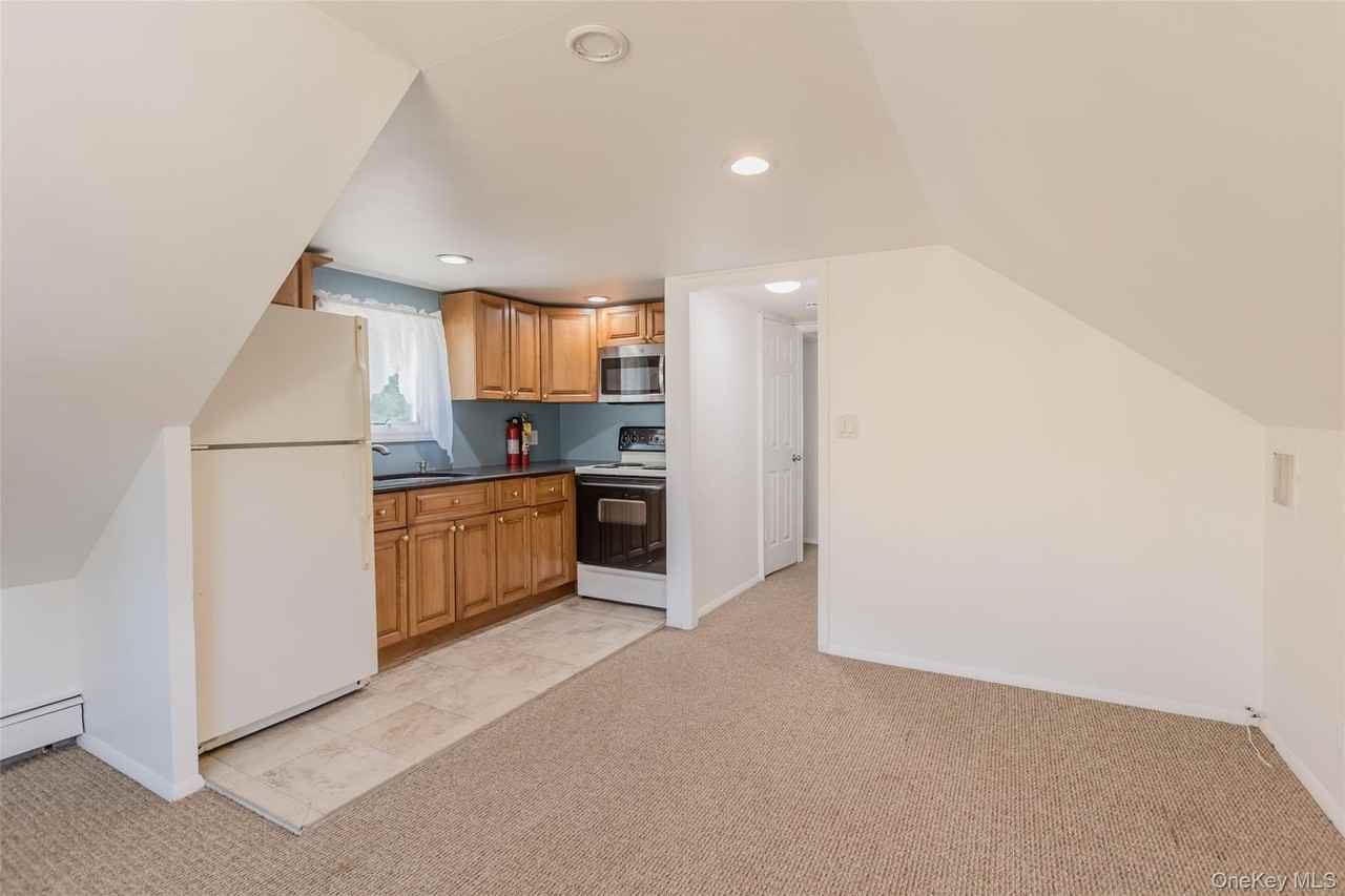 306 5th Ave - Photo 4 of 10