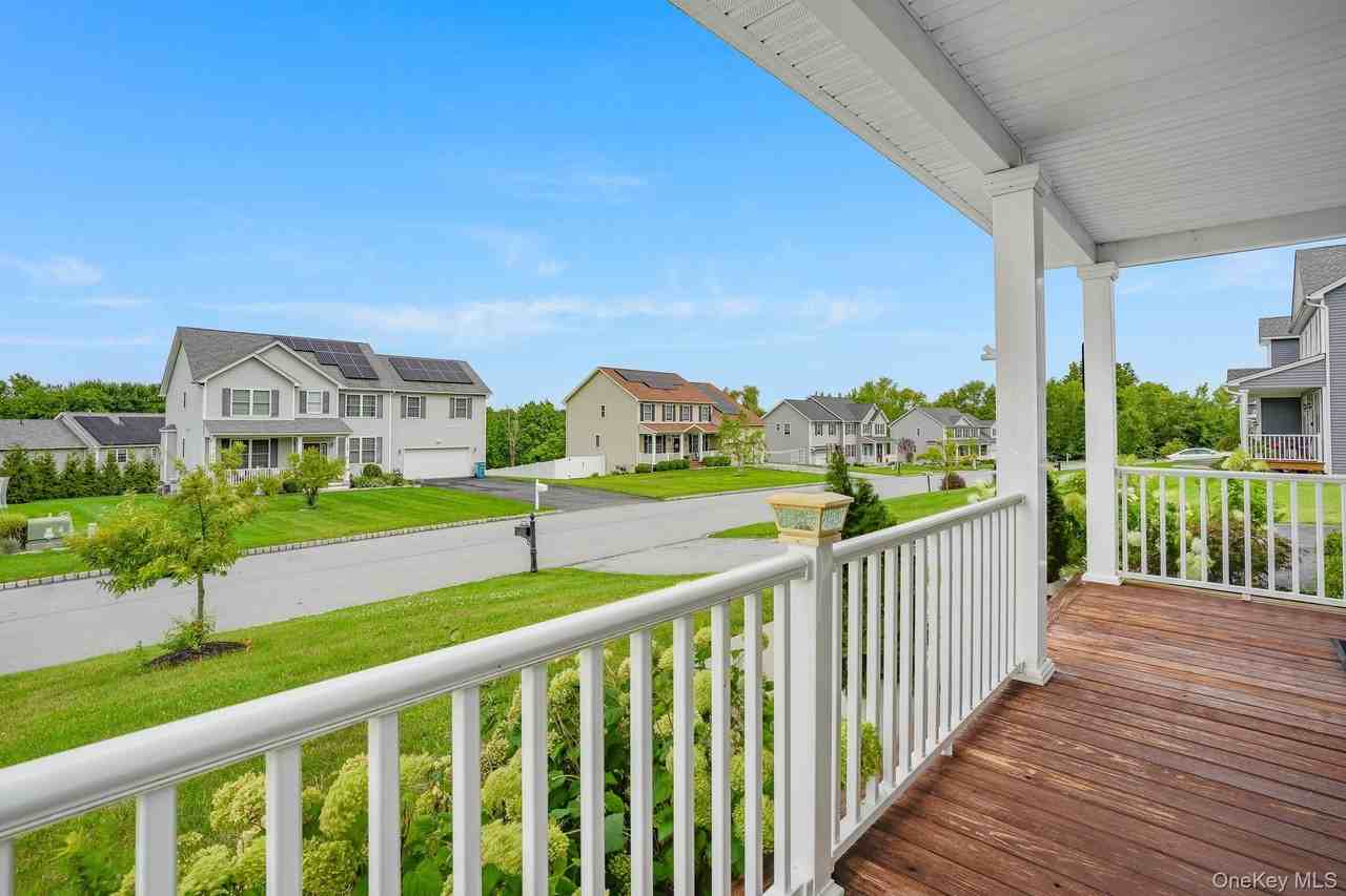 149 Stratford Dr - Photo 3 of 36