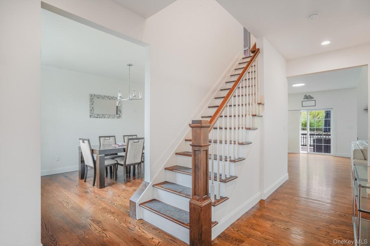 149 Stratford Dr - Photo 5 of 36