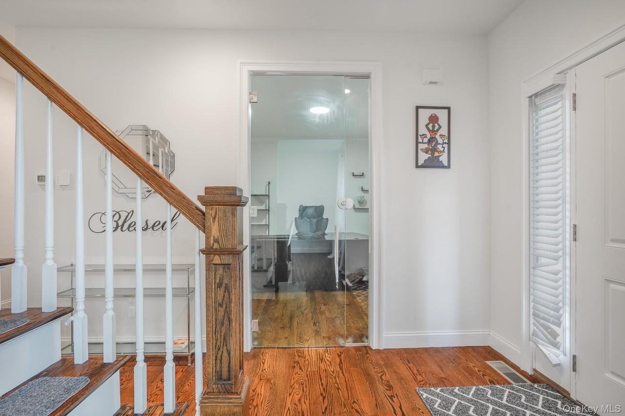 149 Stratford Dr - Photo 6 of 36