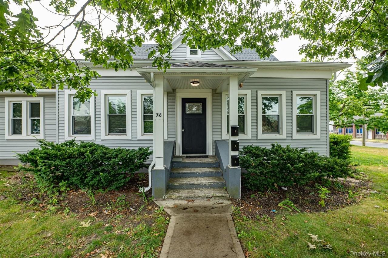 76 Amity St