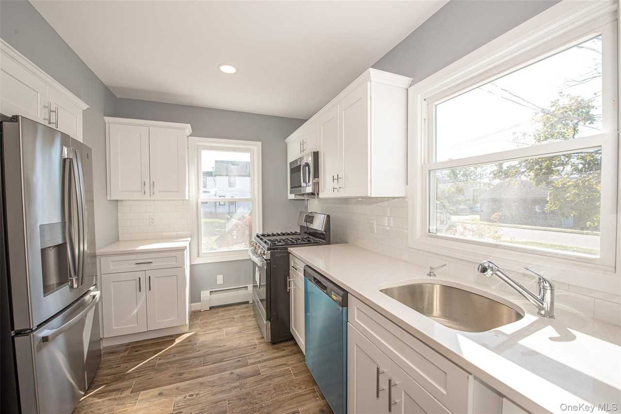 76 Amity St - Photo 2 of 18
