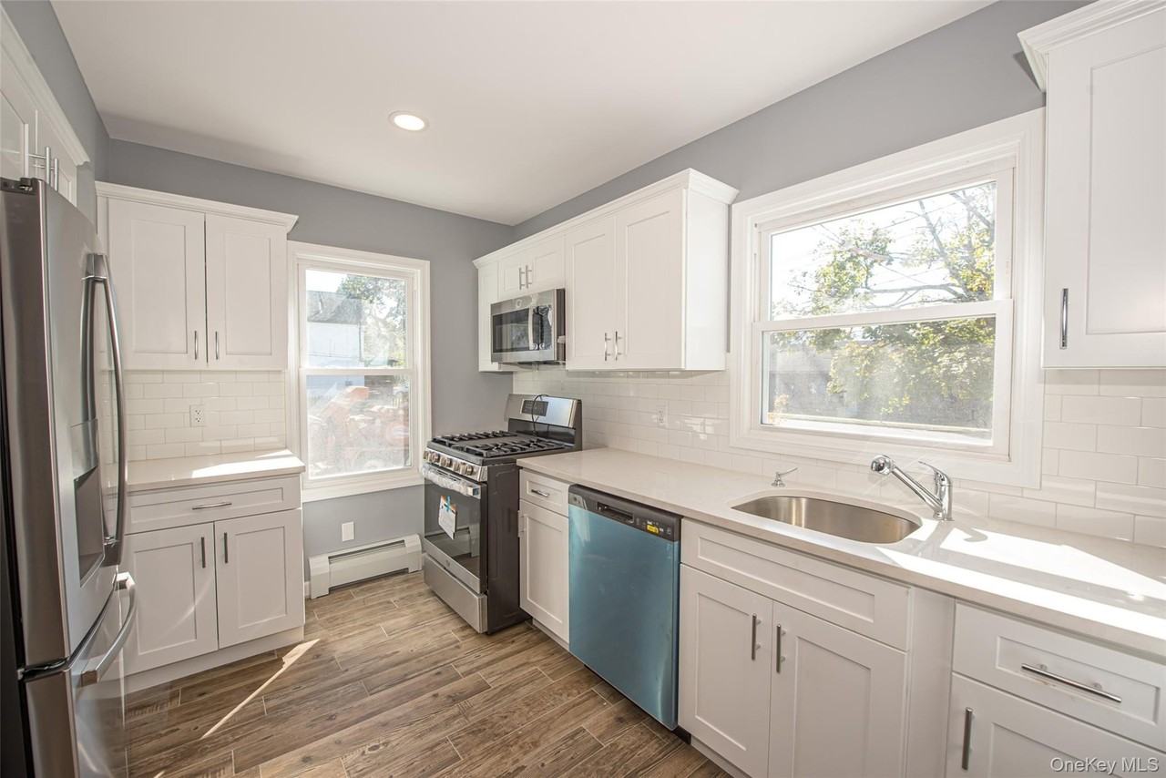 76 Amity St - Photo 3 of 18