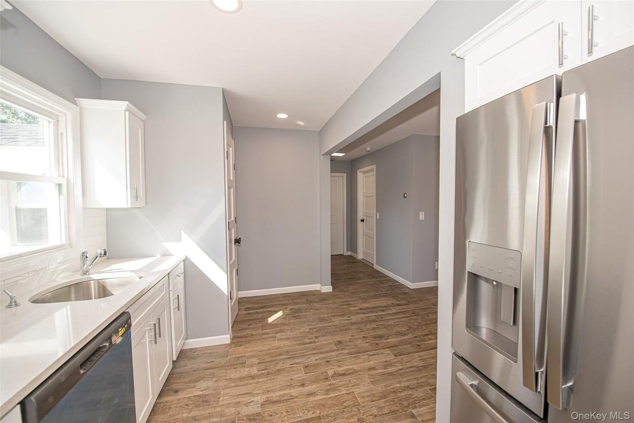 76 Amity St - Photo 4 of 18