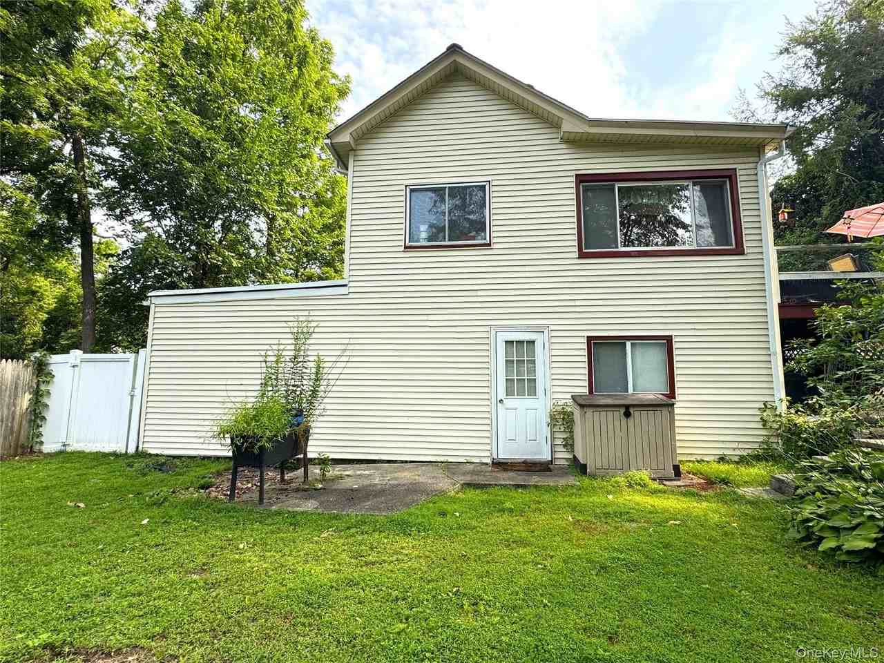 17 Bridge Ln #B - Photo 2 of 13