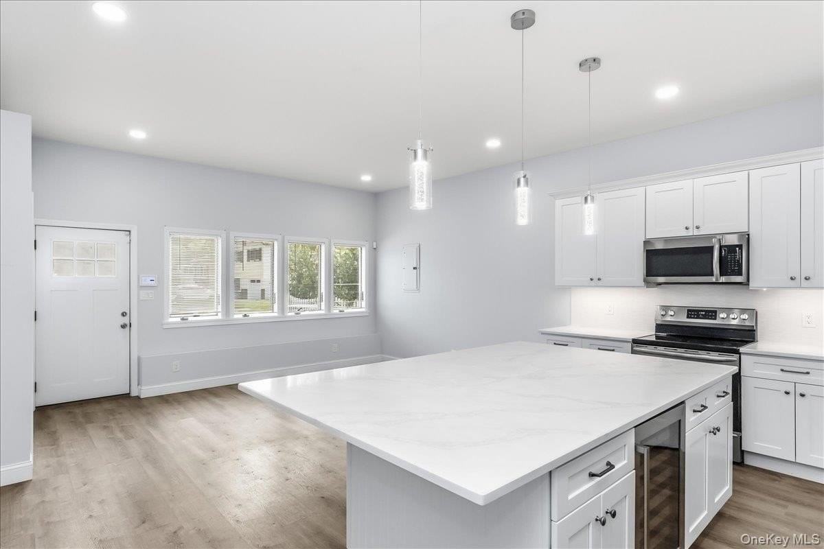 534 Bellmore Rd - Photo 3 of 14