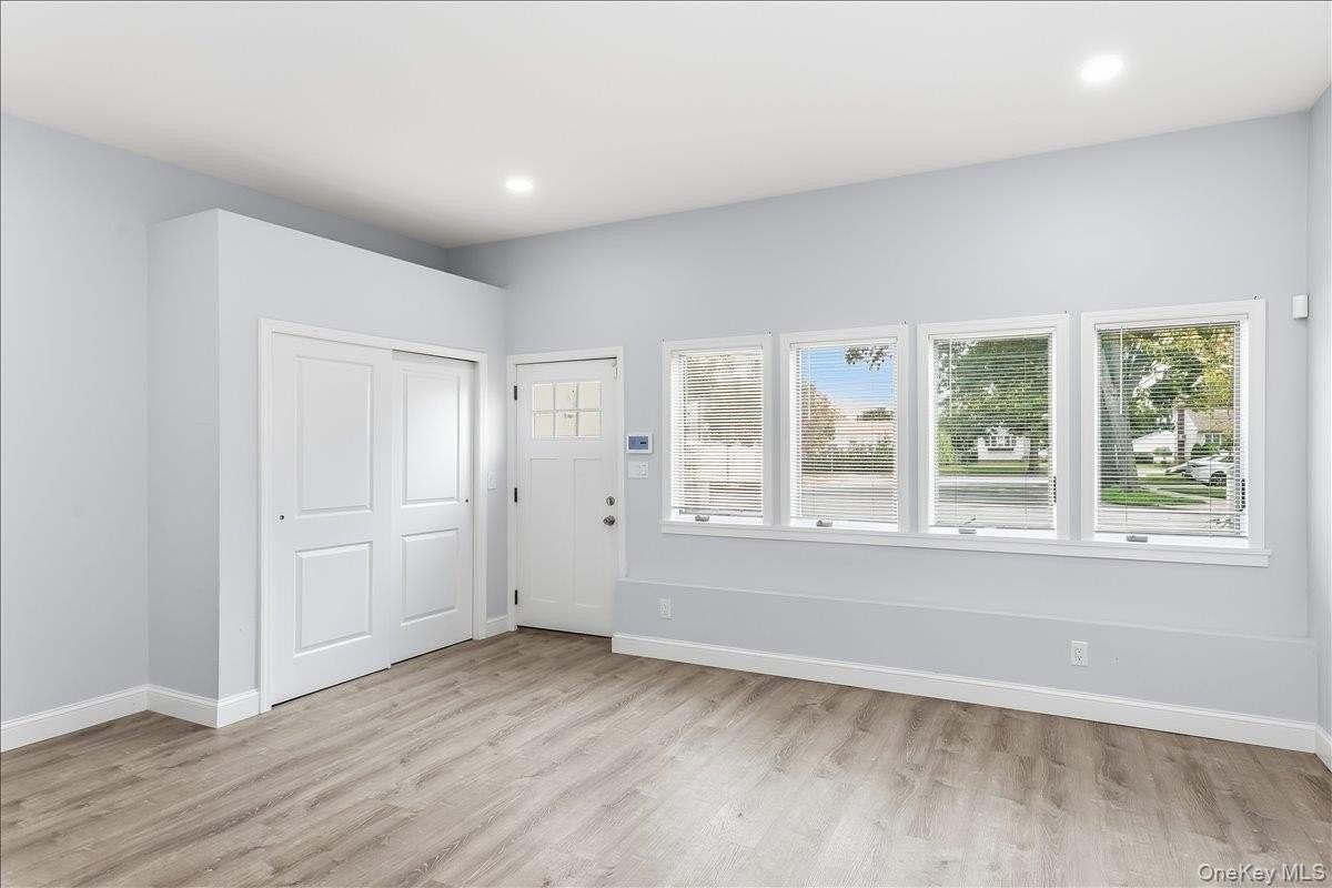 534 Bellmore Rd - Photo 4 of 14