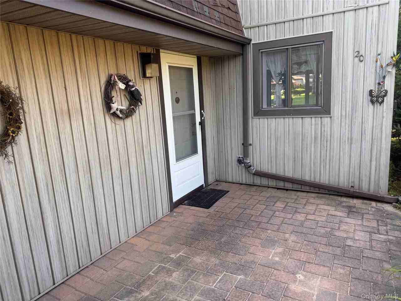 20 Strathmore Gate Dr - Photo 3 of 38