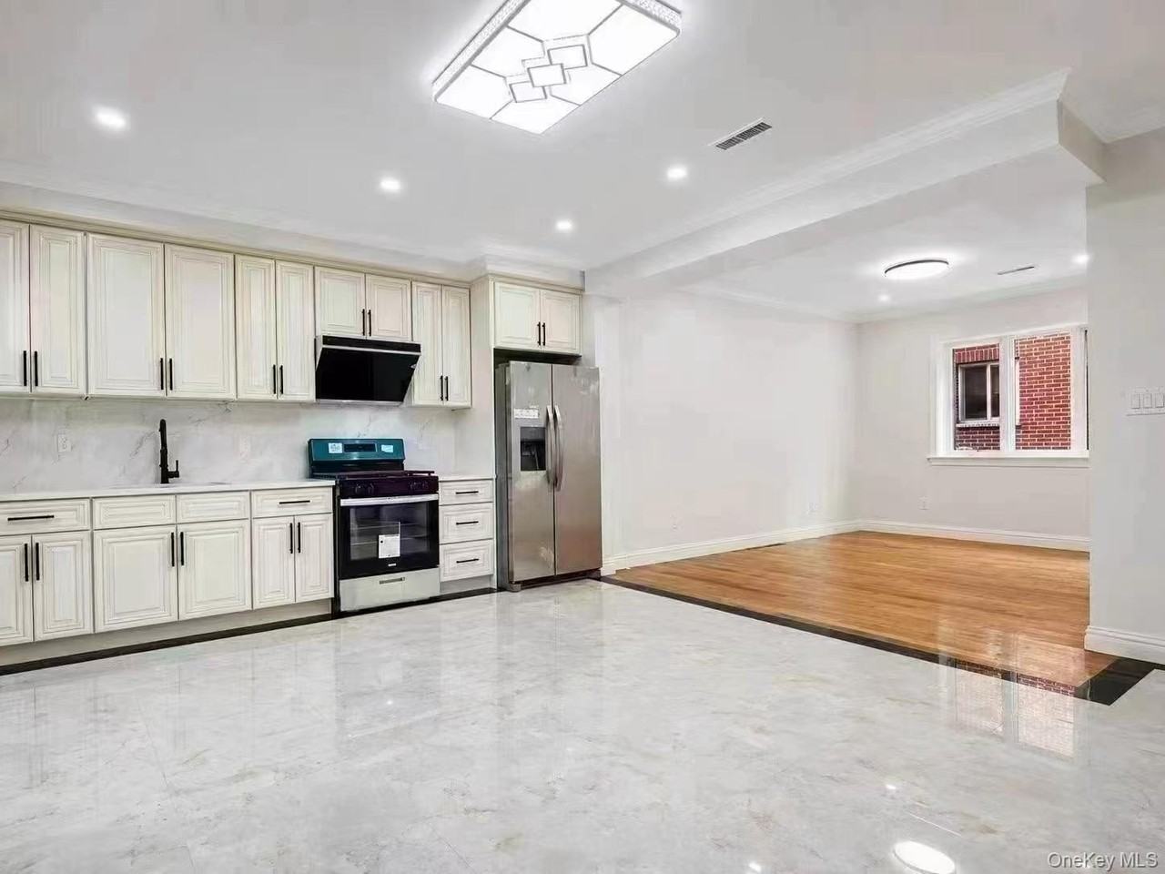 5727 246th Pl - Photo 4 of 5