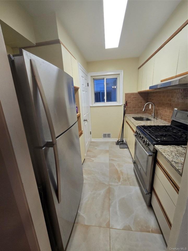 13028 144th St - Photo 5 of 11