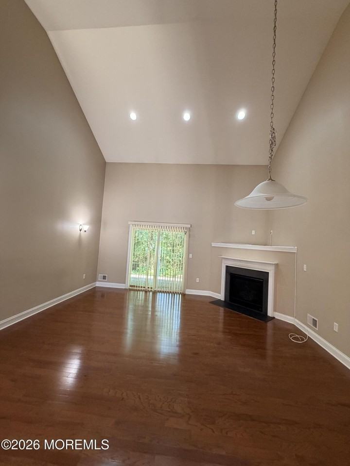 153 Birch Ave - Photo 4 of 23
