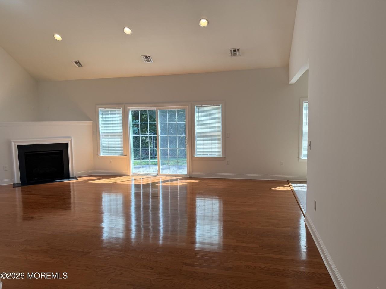 149 Birch Ave - Photo 3 of 23
