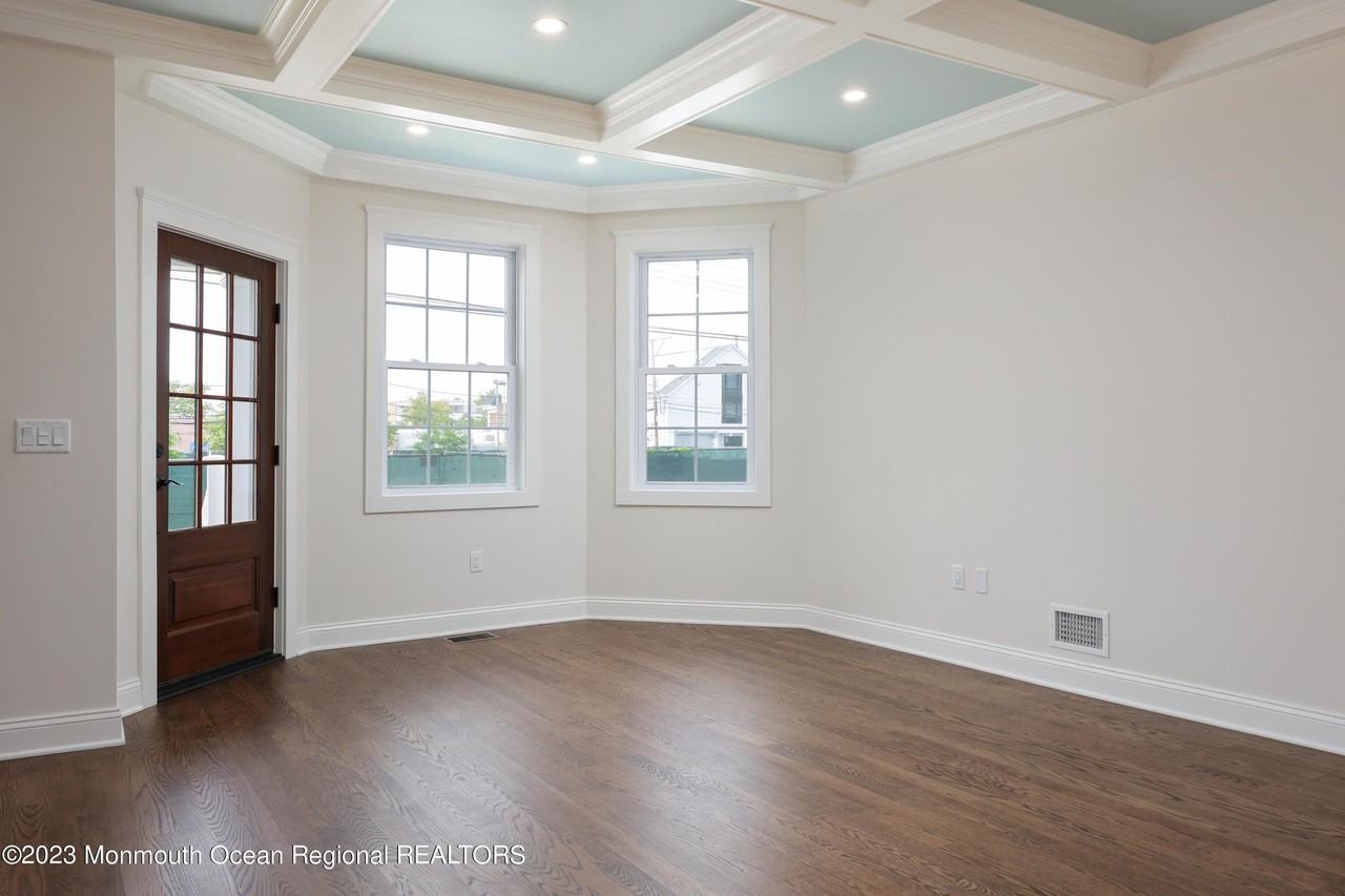 55 Hudson Ave - Photo 6 of 20