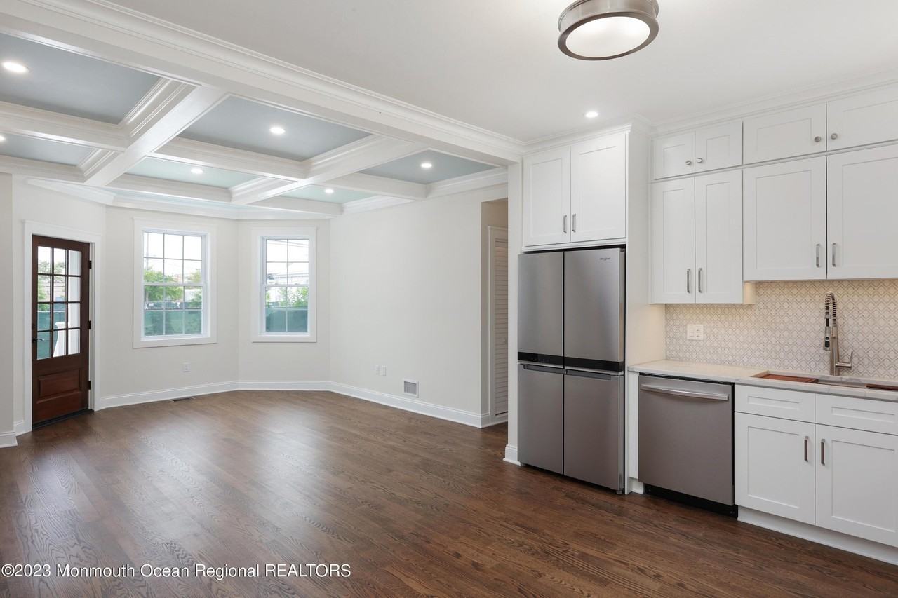 55 Hudson Ave - Photo 7 of 20
