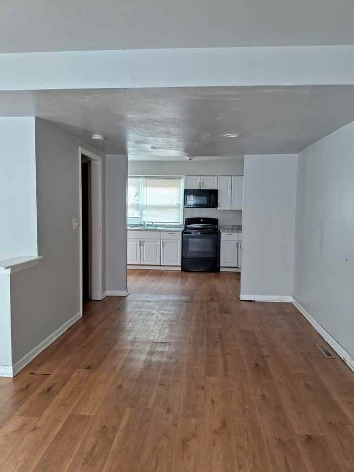 2204 Hebron Ave #D - Photo 3 of 11