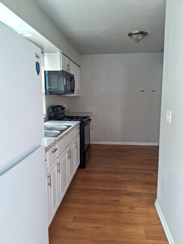 2204 Hebron Ave #D - Photo 7 of 11
