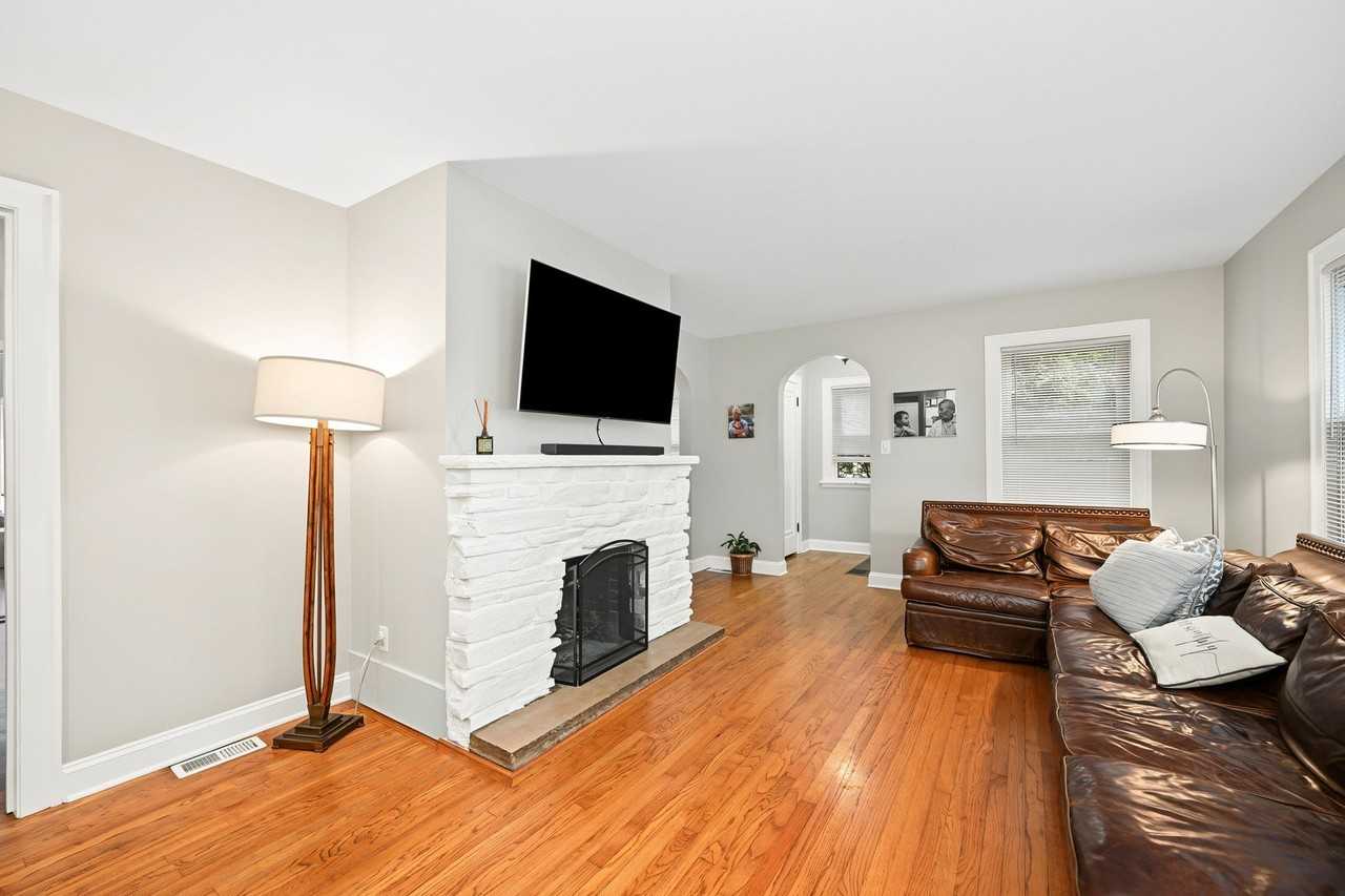 402 Turner Ave - Photo 3 of 17