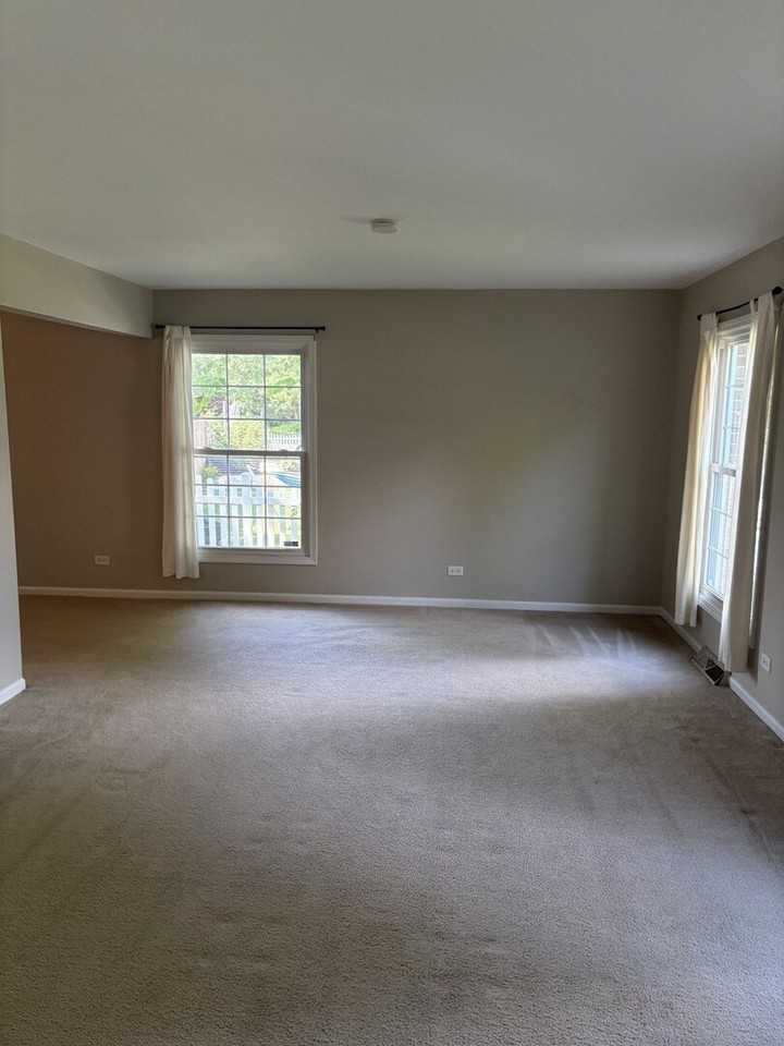 1613 Clyde Dr - Photo 2 of 13