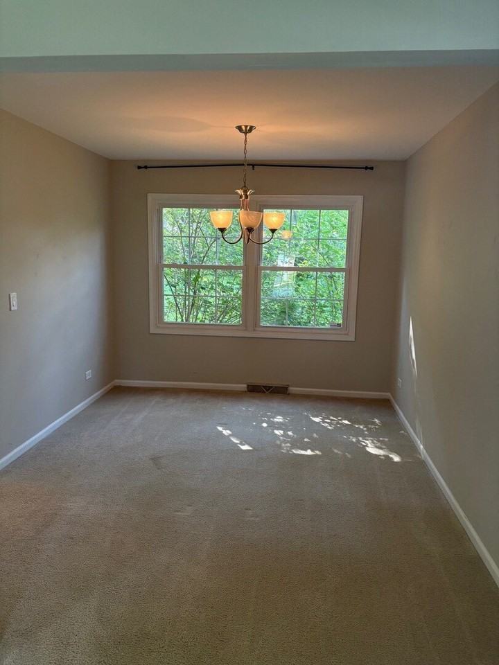 1613 Clyde Dr - Photo 3 of 13