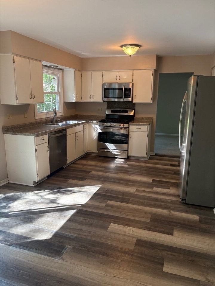 1613 Clyde Dr - Photo 4 of 13