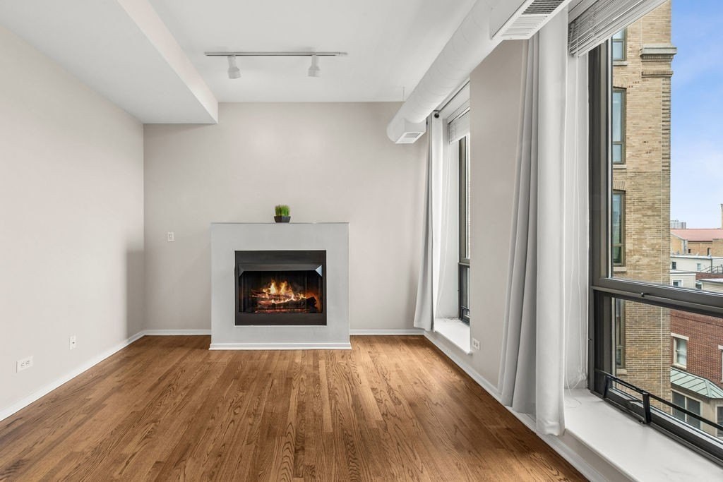 811 S Lytle St #415 - Photo 3 of 15