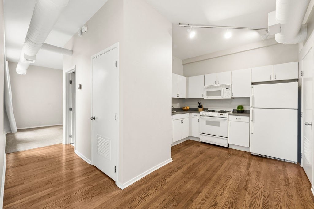811 S Lytle St #415 - Photo 5 of 15