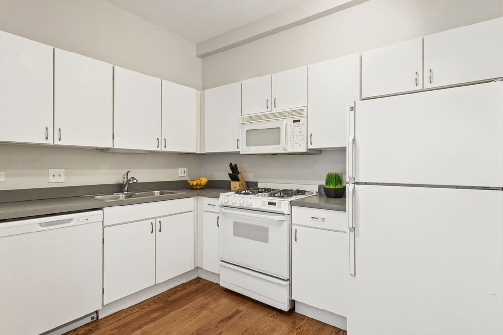 811 S Lytle St #415 - Photo 6 of 15