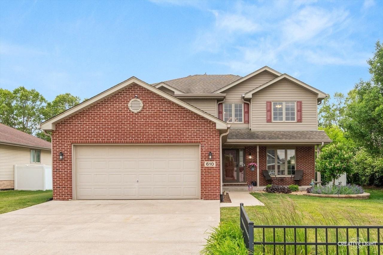 610 High Grove Dr - Photo 2 of 27