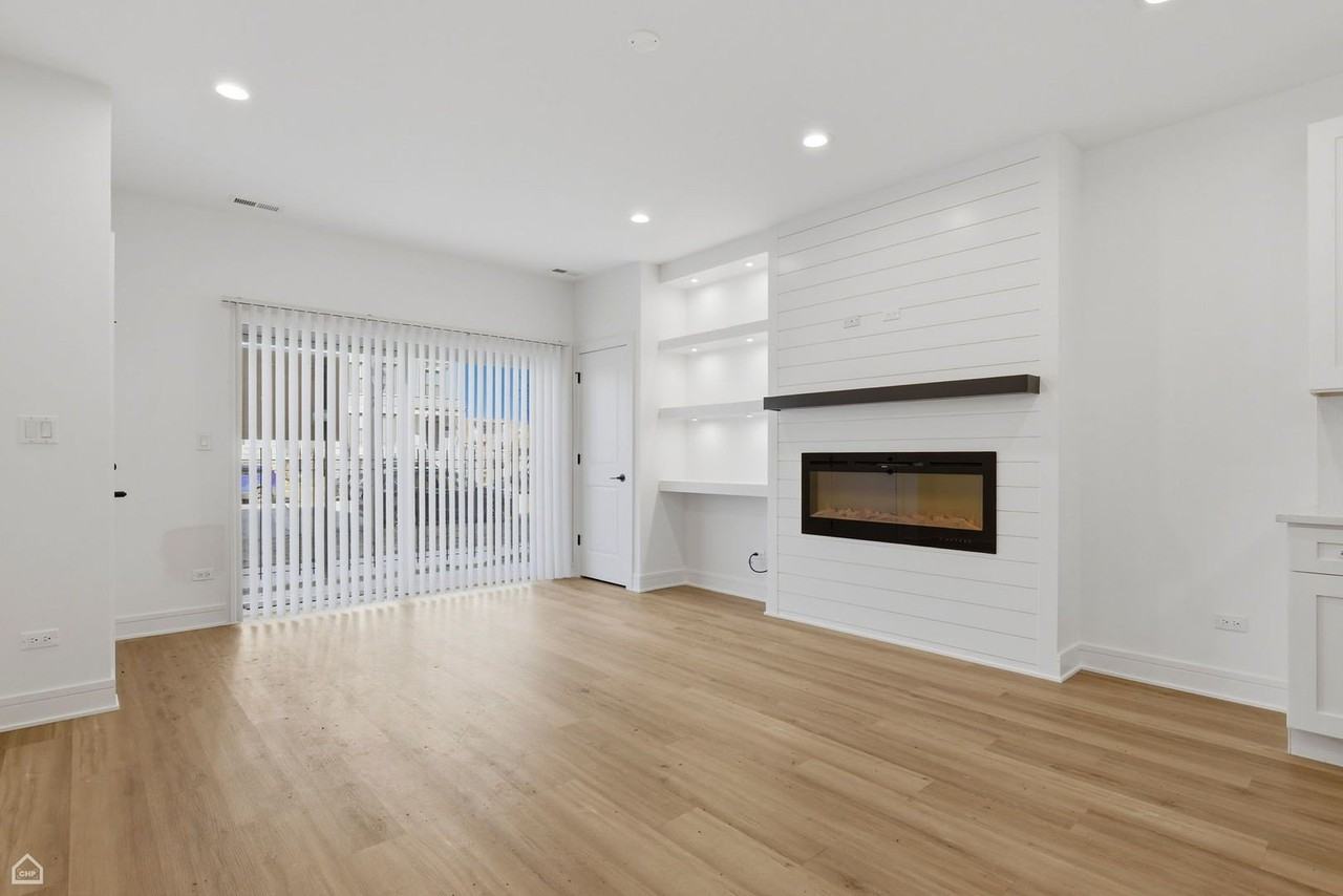4841 S Prairie Ave #1 - Photo 3 of 29