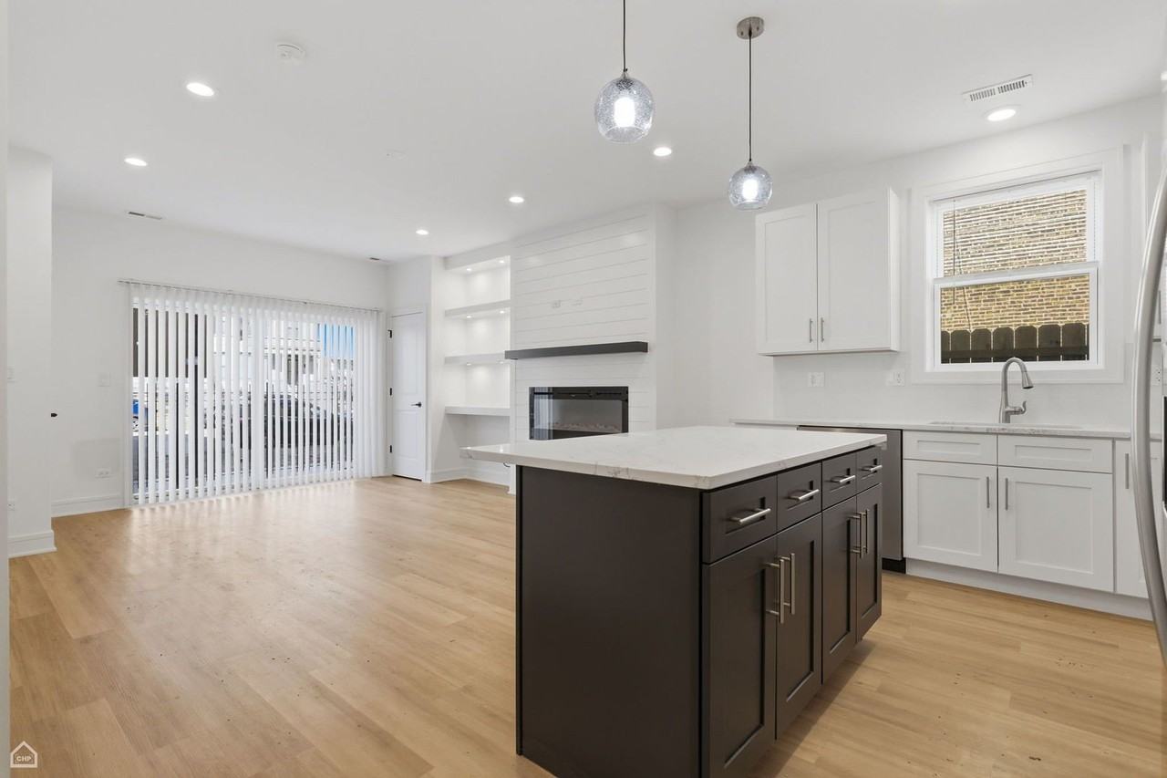 4841 S Prairie Ave #1 - Photo 7 of 29