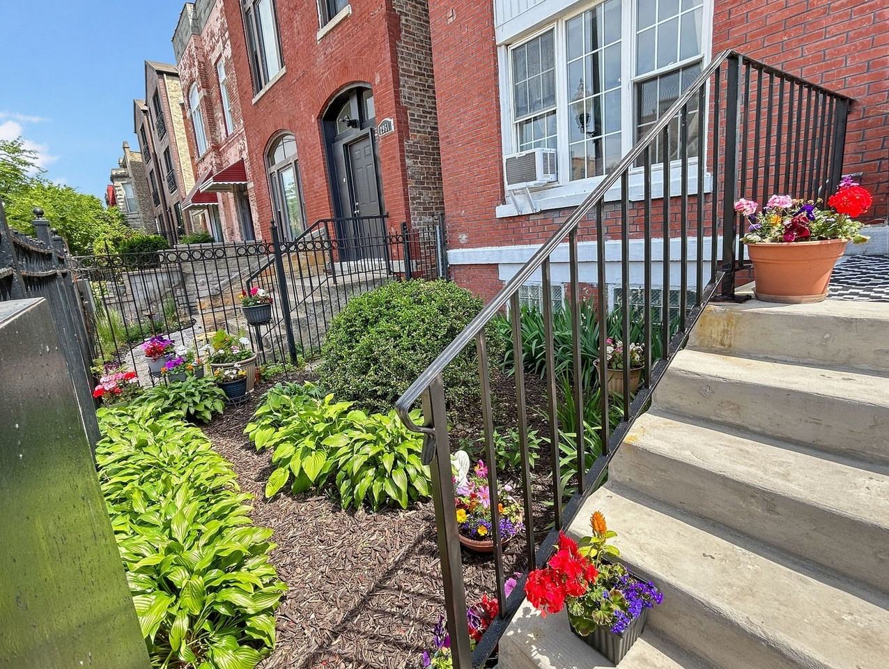 2953 W Warren Blvd #1 - Photo 4 of 28