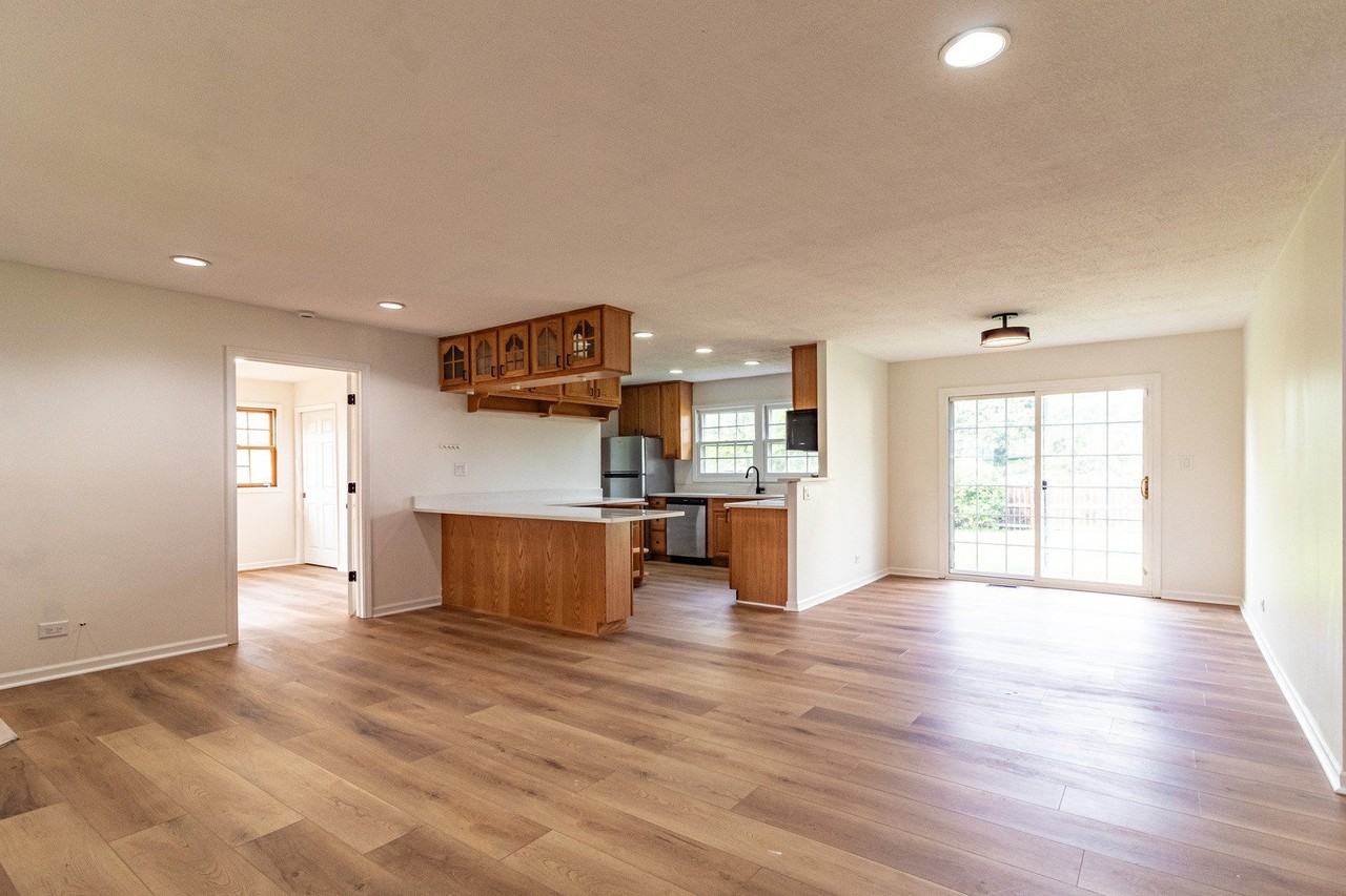 1075 Aspen Dr - Photo 2 of 23
