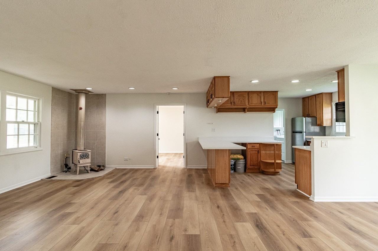 1075 Aspen Dr - Photo 4 of 23