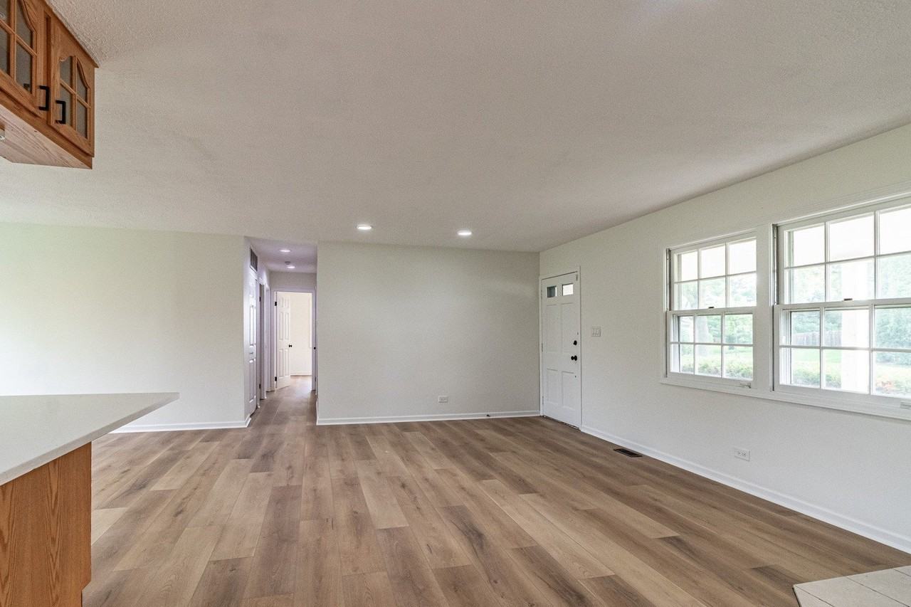 1075 Aspen Dr - Photo 5 of 23