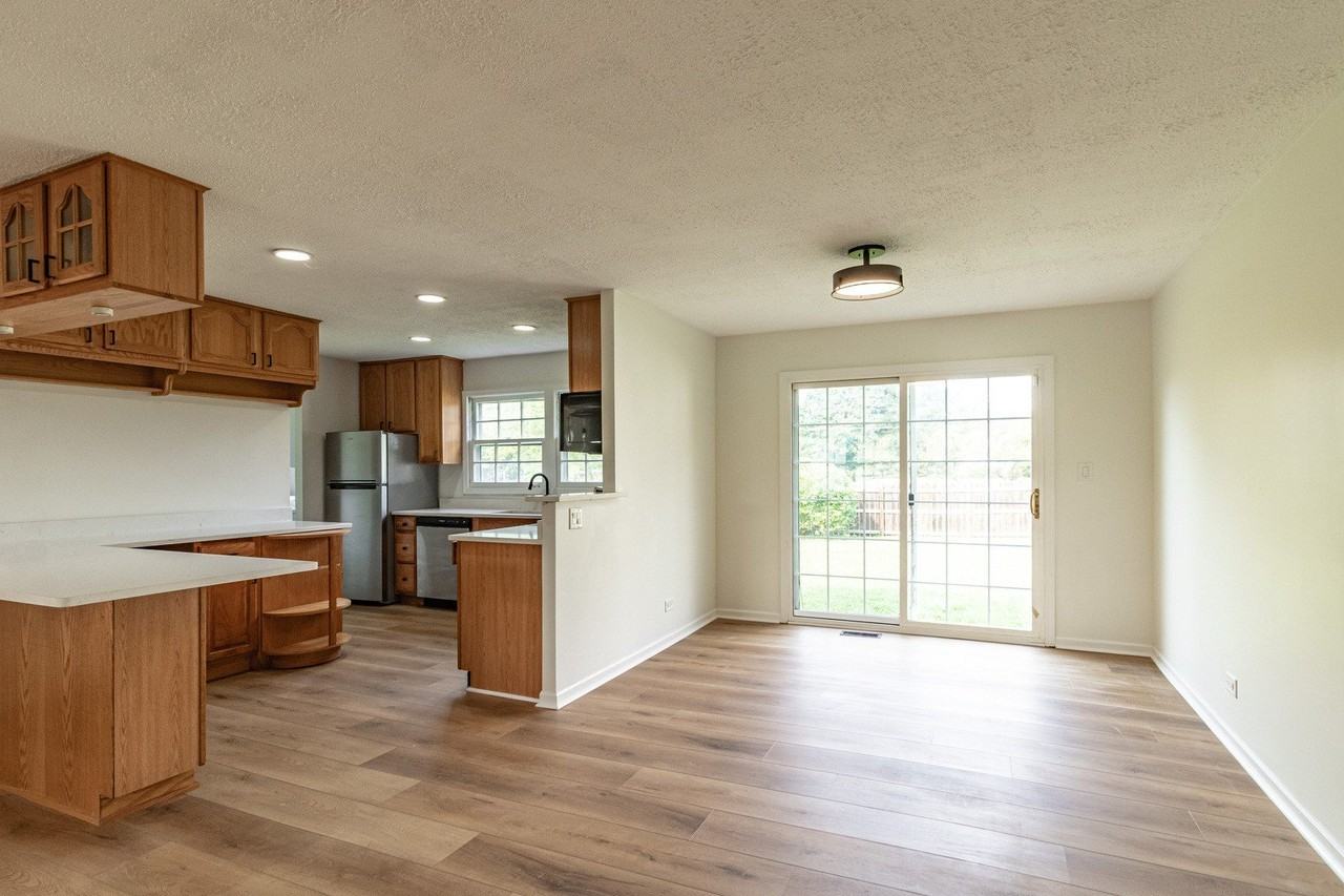 1075 Aspen Dr - Photo 6 of 23