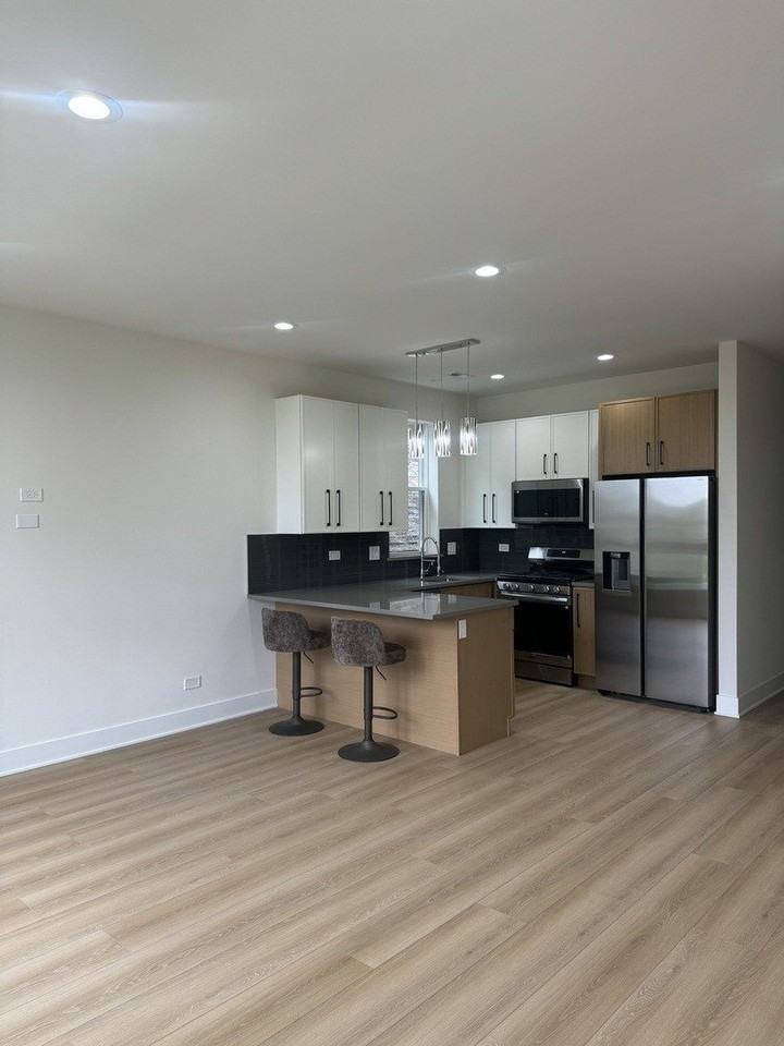 3723 S Lake Park Ave #1 - Photo 5 of 14