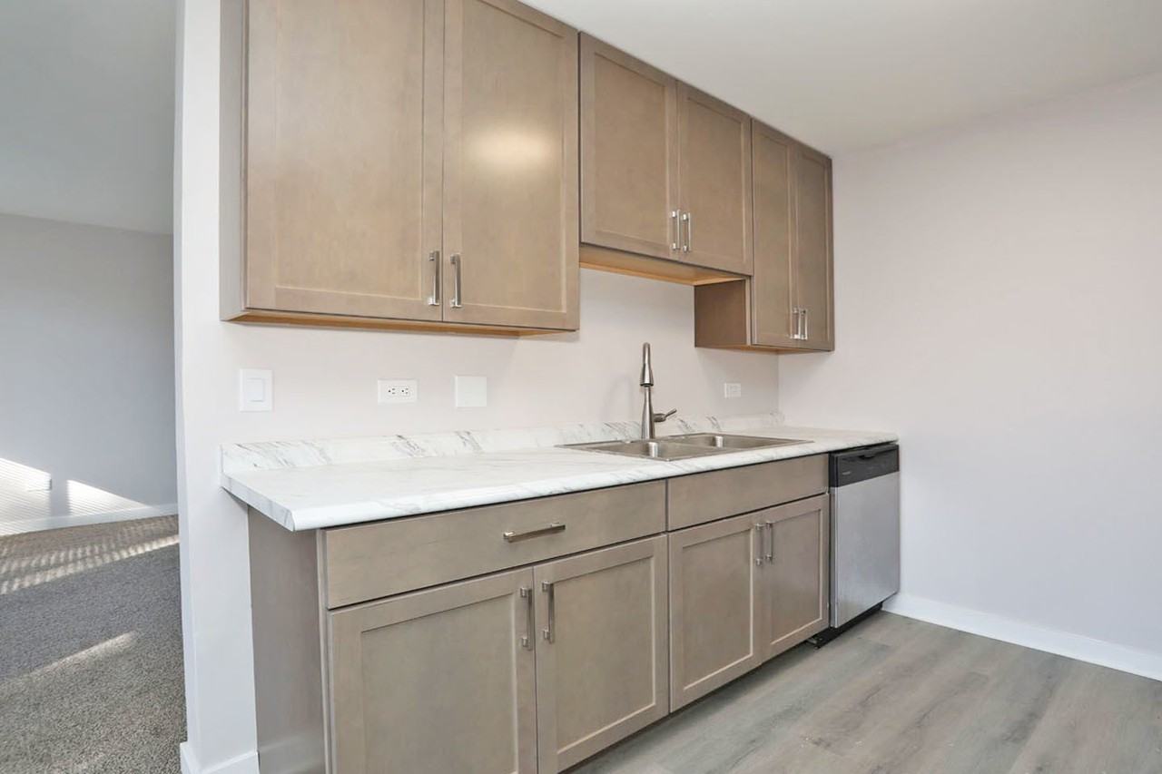 675 Greenfield Ct #D1 - Photo 4 of 23