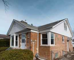 9451 S Lawndale Ave - Photo 1 of 1